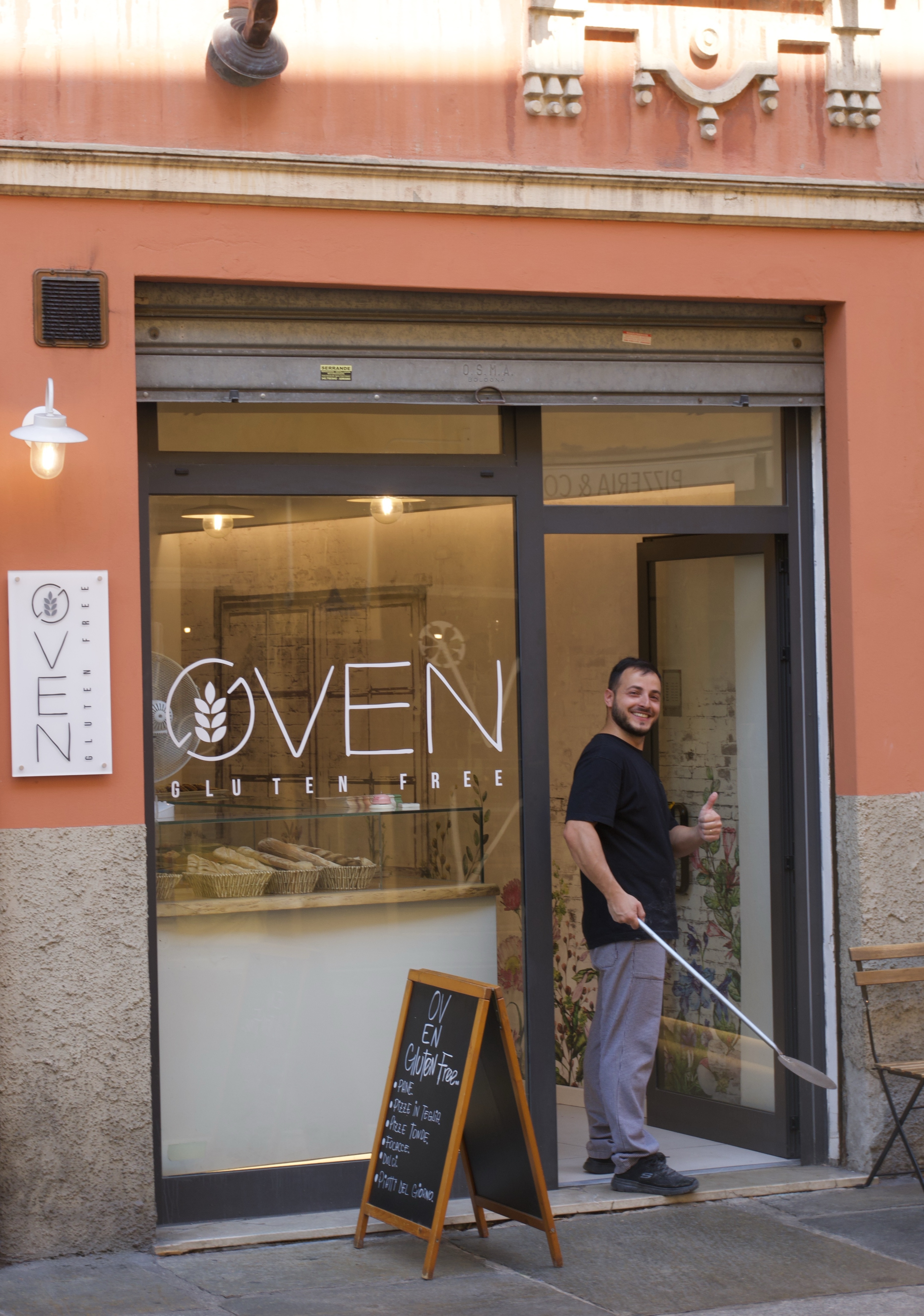Ingresso del locale OVEN a Parma